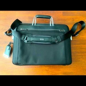TUMI Hamilton Slim Briefcase Arrivé.